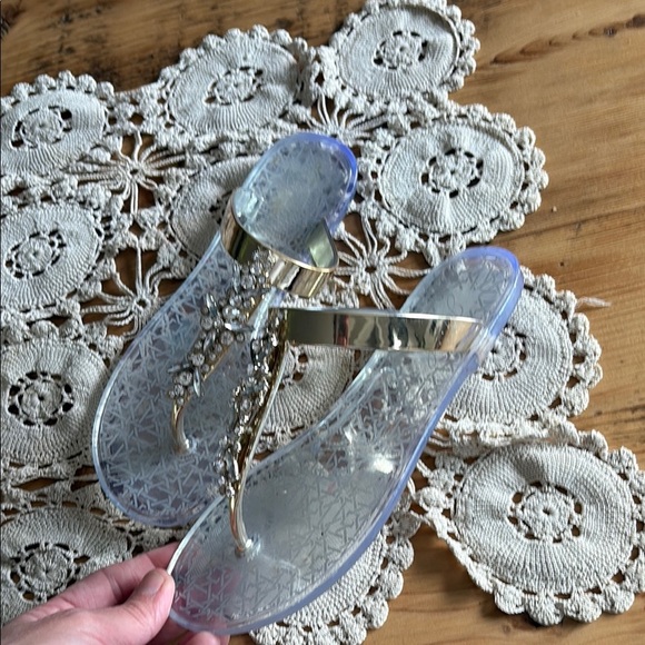 Jewel Badgley Mischka Gold and Silver Sandals with Chic Elegance - Picture 10 of 11